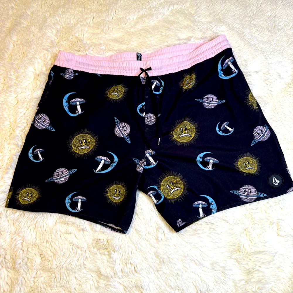 Volcom Black hybrid shorts with planet themed graphics XXL no liner 5” inseam
